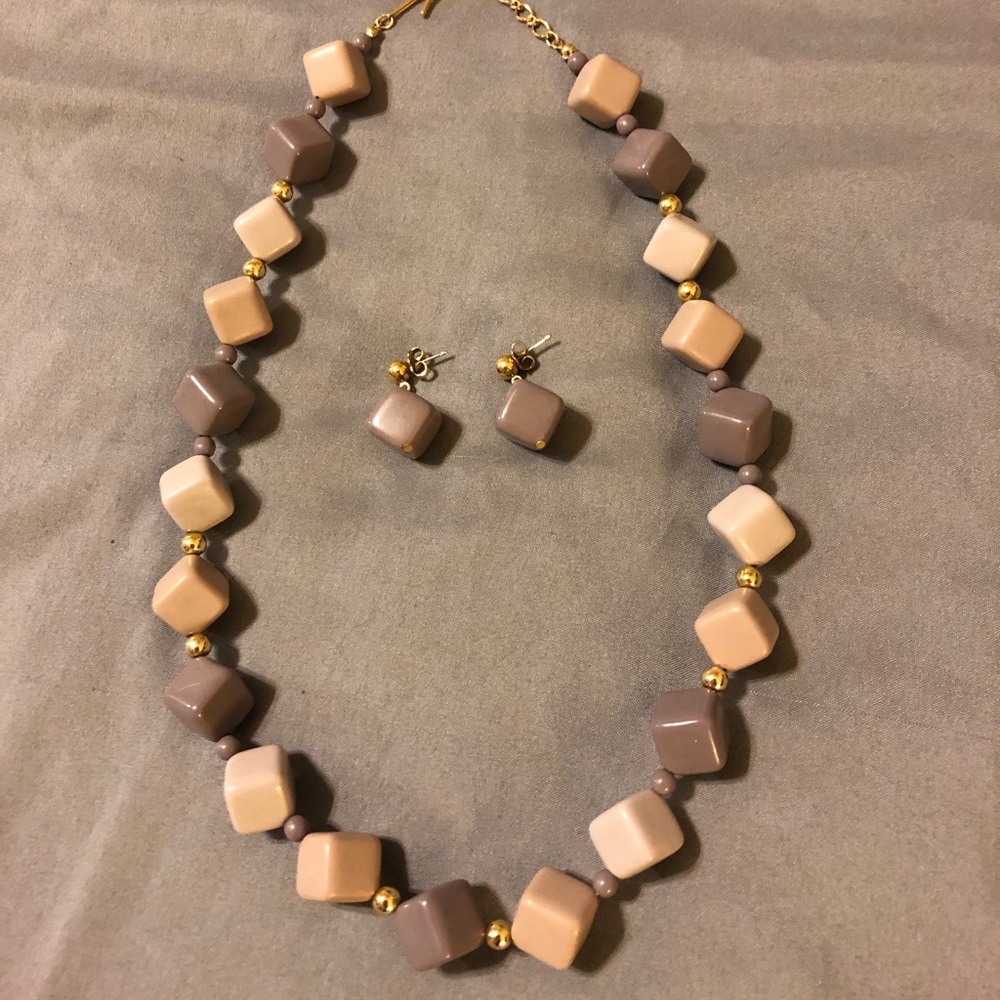VINTAGE Grey Necklace w/earrings